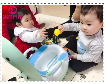 尚佳專(zhuān)業(yè)月嫂丨鍛煉丨寶寶什么階段可以引導(dǎo)如廁